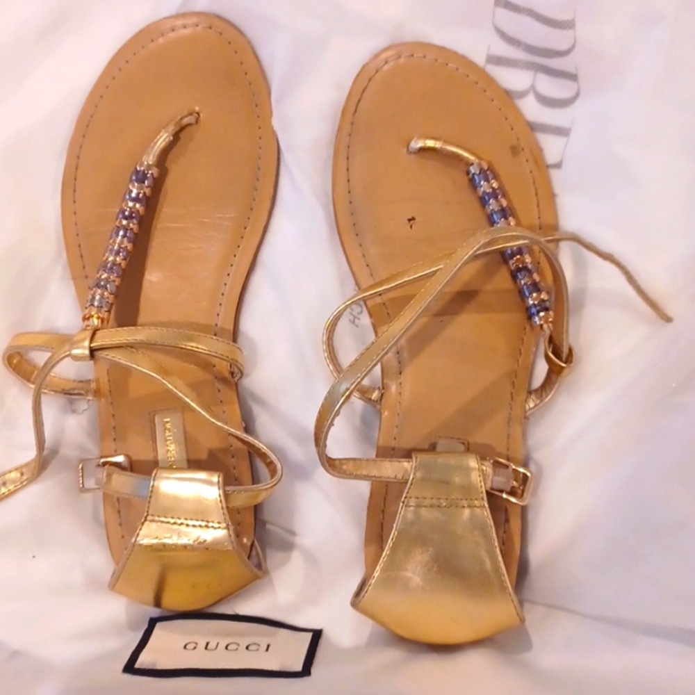BCBG exertion sandals